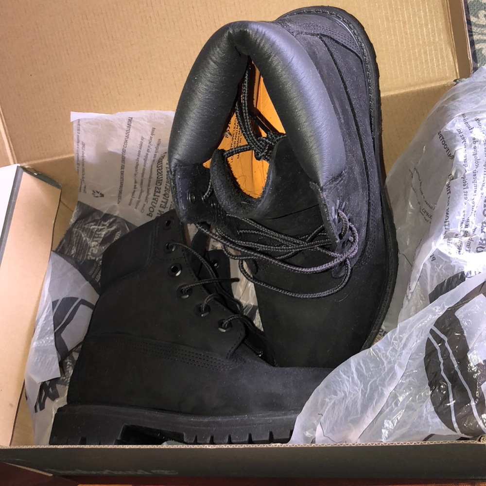 NEW in original box, Women’s Black Timberland’s